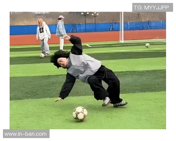 足球明星奇葩穿搭大揭秘那些让人哭笑不得的时尚选择与个性风格